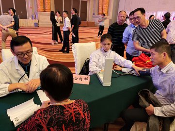 “健康守护·名医进企”职工志愿服务活动走进新长江集团