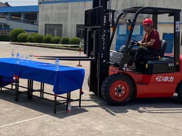 热烈祝贺长达系统员工毛东平荣获临港开发区2020年职工职业技能大赛“叉车工”比赛优胜奖