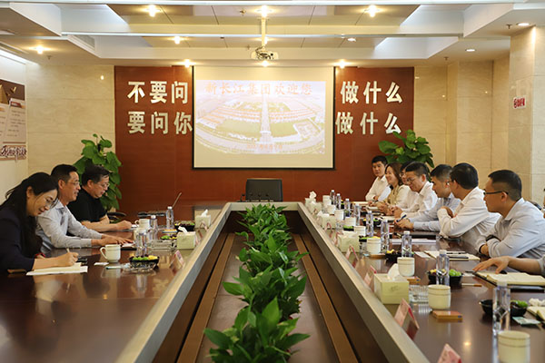 民生银行江苏省分行行长李业弟一行来集团考察